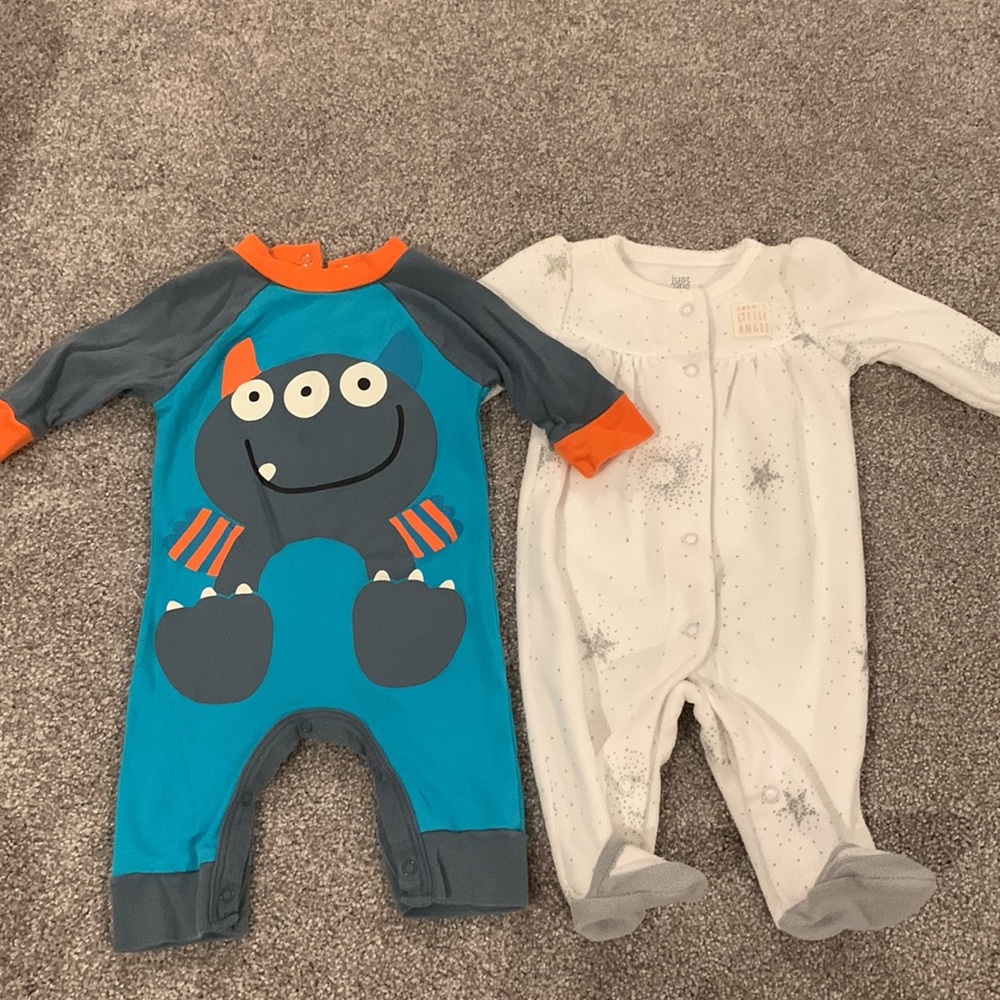 2 newborn one piece outfits